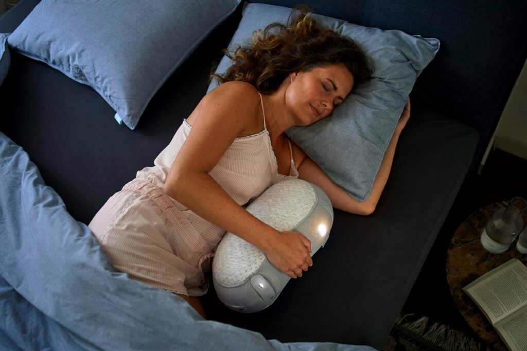 Woman sleeping with an aid device